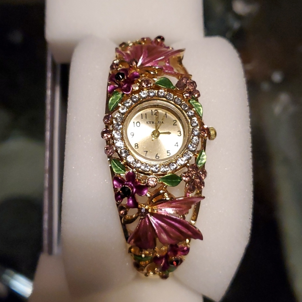 NIB BEAUTIFUL CUFF WATCH